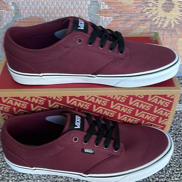 Vans WMNS Atwood
(Canvas) Oxblood/White
VN000TUY8J3
Sneakers - Picture 3 of 16